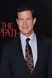 How tall is Dylan Walsh?